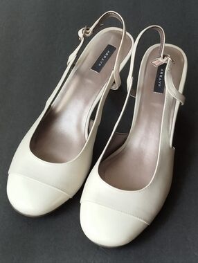 Array Women's Slingback Pump Round Toe Patent Leather Low Heel Cream Size 10 M